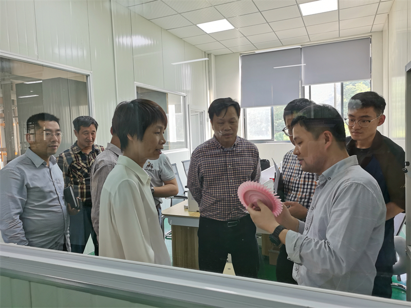 4月30日柯橋區(qū)領(lǐng)導(dǎo)視察我單位-2.jpg